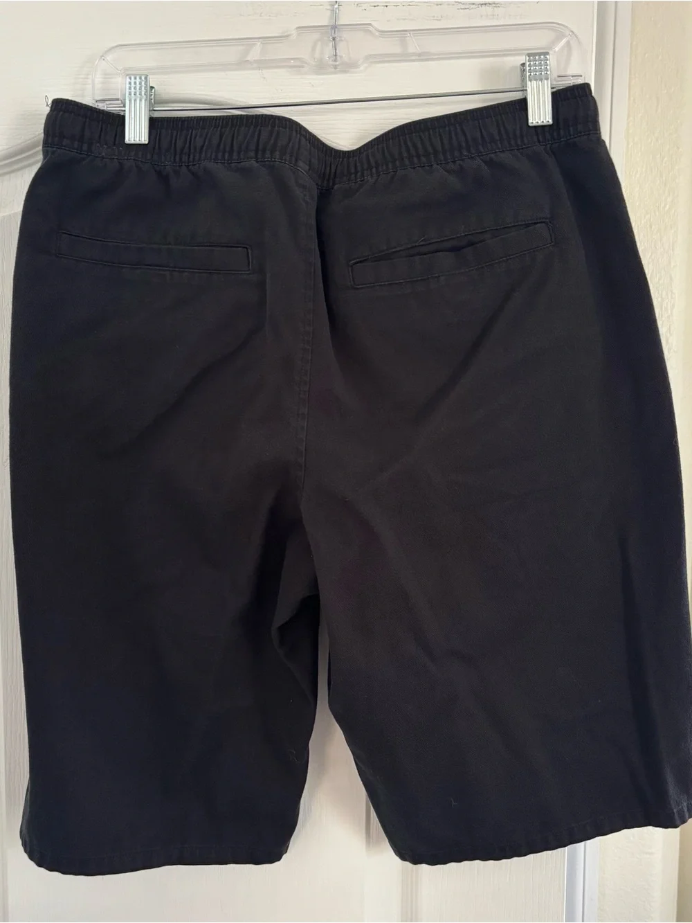Men's Black Drawstring Casual Shorts. Size Medium